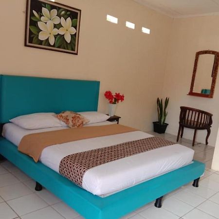 Putri Duyung Guest House Karangpandan Ngoại thất bức ảnh