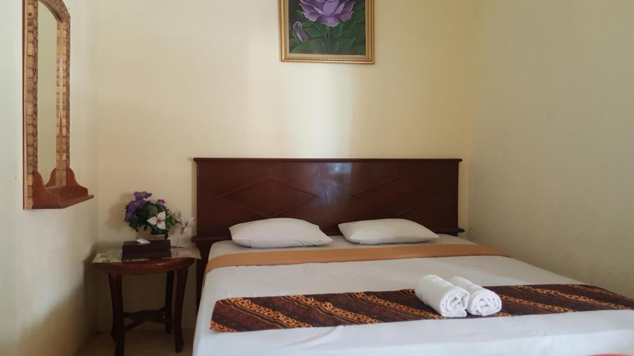 Putri Duyung Guest House Karangpandan Ngoại thất bức ảnh